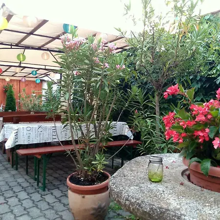 Burg Apartment *