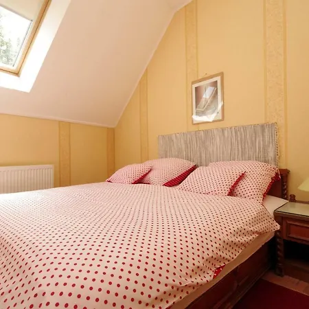 Burg Apartment *