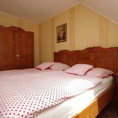 Burg Apartment *